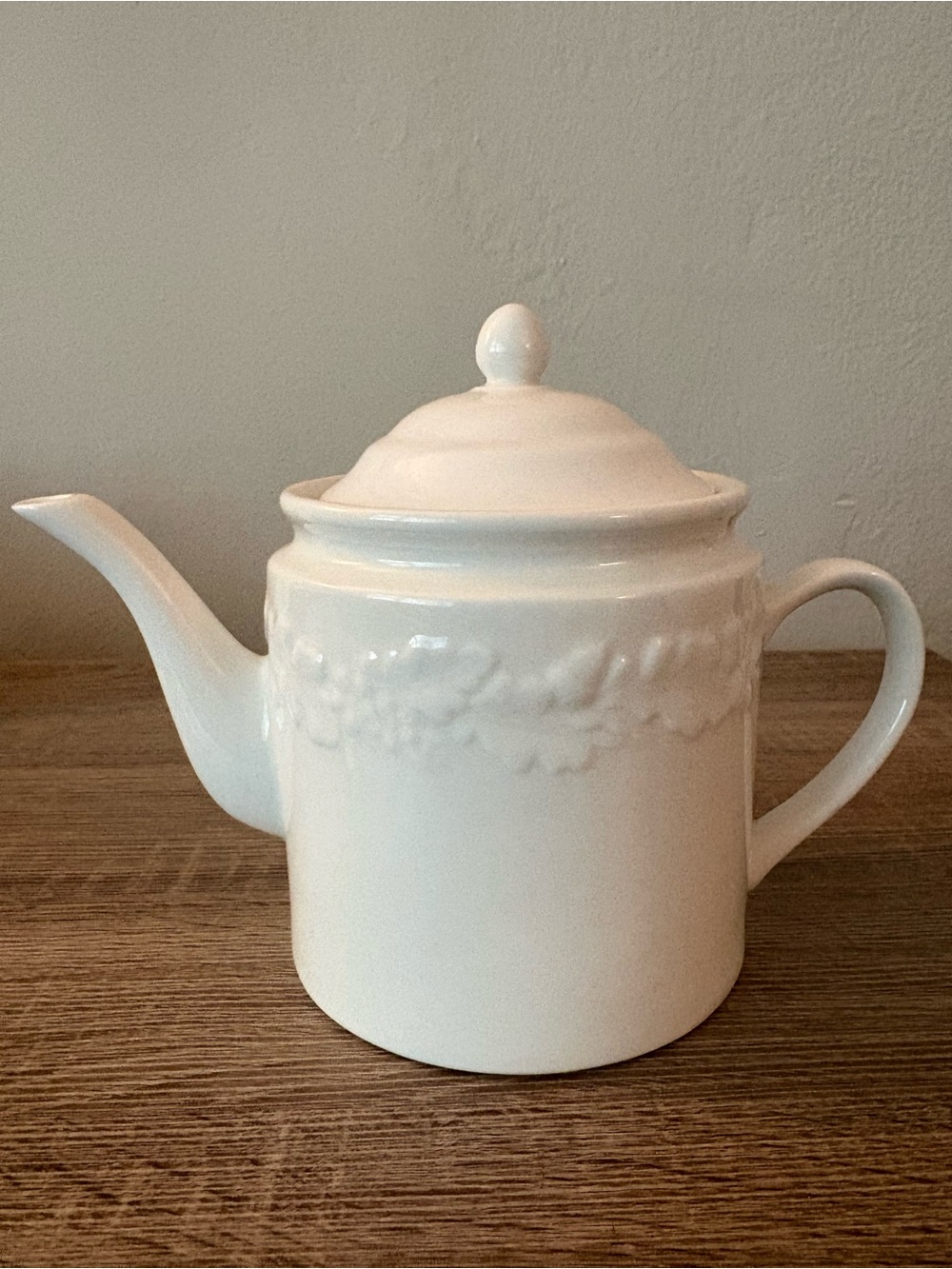 Martha Stewart Stoneware Teapot with White Acorn & Oak Leaf Border - Preused
